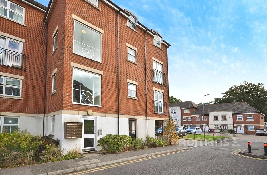 2 bedroom apartment to rent - Tobermory Close, Slough, SL3 - Property View 1