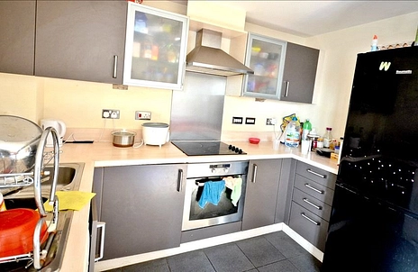 2 bedroom apartment to rent - Centrika, Bath Road, Slough, SL1 - Property View 3