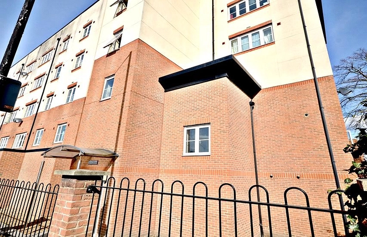 2 bedroom apartment to rent - Centrika, Bath Road, Slough, SL1