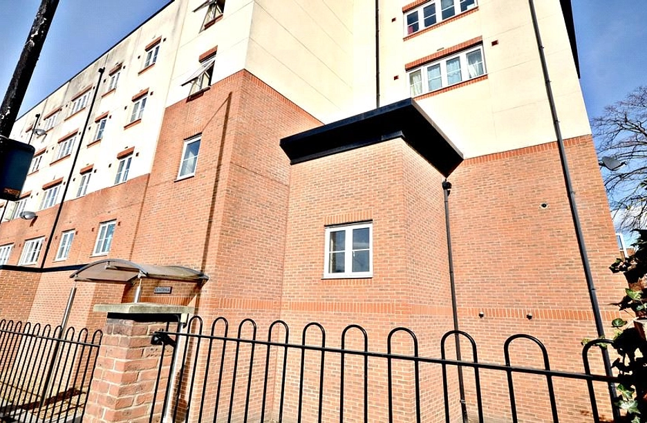 2 bedroom apartment to rent - Centrika, Bath Road, Slough, SL1 - Property View 1