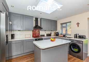 4 bedroom house to rent - Doddsfield Road, Slough, SL2 - Property View 1