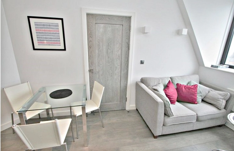 1 bedroom apartment to rent - Verona Apartments, 50 Wellington Street, Slough, SL1