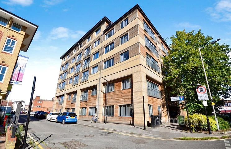 1 bedroom apartment to rent - Blake House, Bishops Road, Slough, SL1