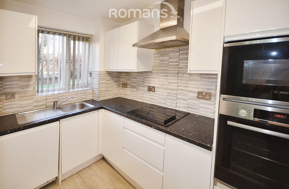 2 bedroom apartment to rent - Walpole Road, Slough, SL1 - Property View 1