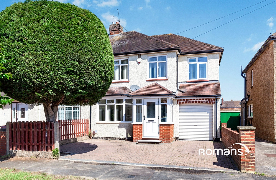 4 bedroom house to rent - Greenfern Avenue, Slough, Berkshire, SL1 - Property View 1