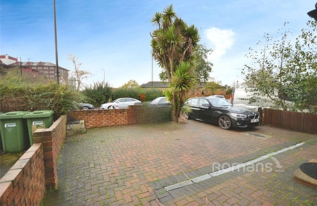 5 bedroom house to rent - Cippenham Lane, Slough, Berkshire, SL1 - Property View 2