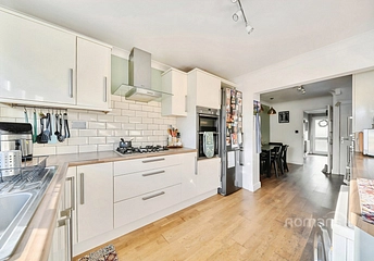 3 bedroom house to rent - Grafton Close, George Green, Slough, Buckinghamshire, SL3 - Property View 1