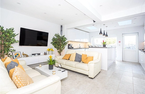 5 bedroom house for sale - Lorne Close, Slough, Berkshire, SL1 - Property View 2