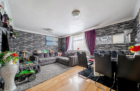 2 bedroom apartment for sale - Boarlands Close, Slough, Berkshire, SL1 - Property View 3