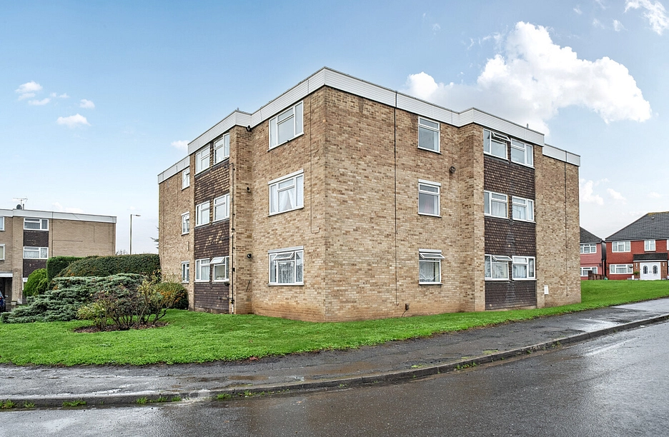 2 bedroom apartment for sale - Boarlands Close, Slough, Berkshire, SL1 - Property View 1