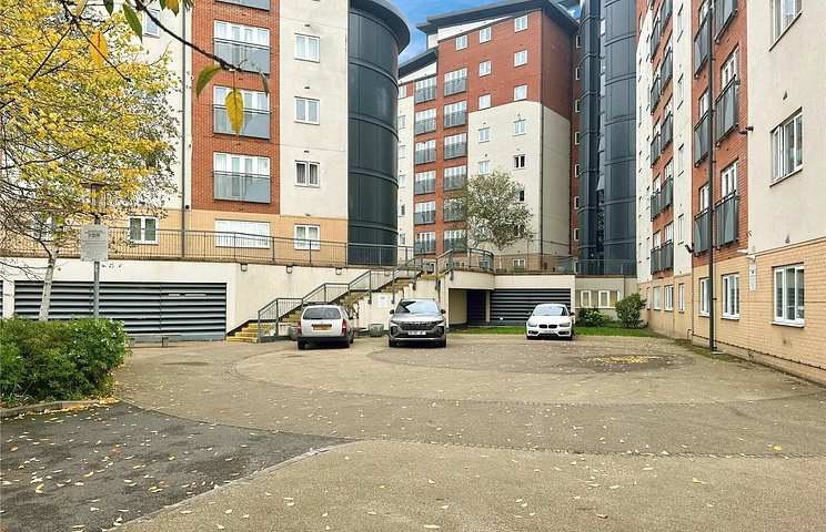 2 bedroom apartment for sale - Aspects Court, Slough, Berkshire, SL1