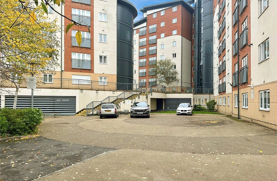 2 bedroom apartment for sale - Aspects Court, Slough, Berkshire, SL1 - Property View 1