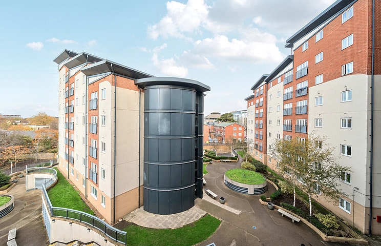 2 bedroom apartment for sale - Aspects Court, Slough, Berkshire, SL1