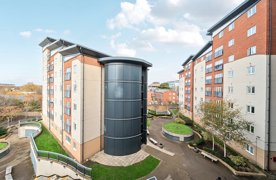 2 bedroom apartment for sale - Aspects Court, Slough, Berkshire, SL1 - Property View 1