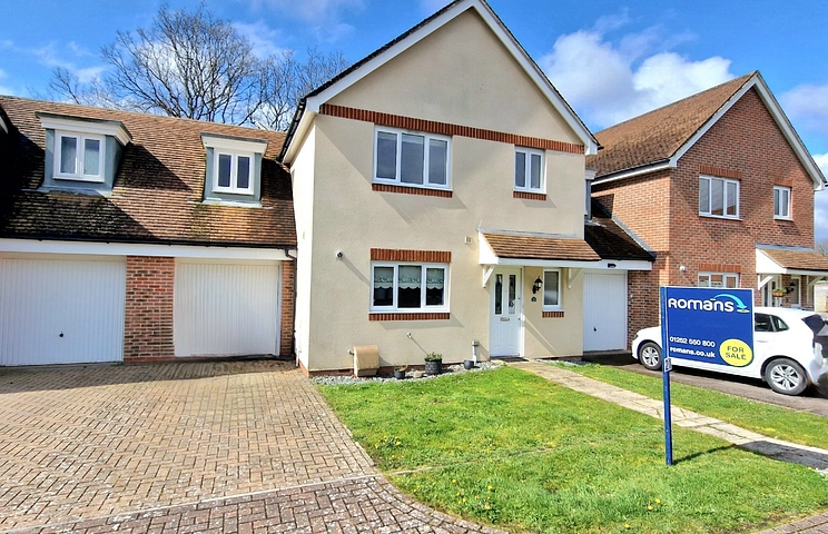 3 bedroom house for sale - Sherrard Way, Mytchett, Camberley, Surrey, GU16