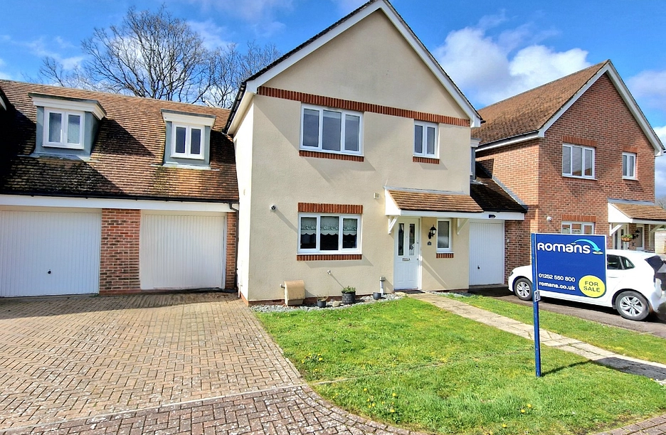 3 bedroom house for sale - Sherrard Way, Mytchett, Camberley, Surrey, GU16 - Property View 1