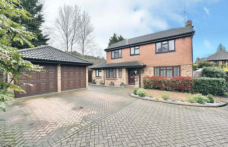 4 bedroom house for sale - Badgers Copse, Camberley, Surrey, GU15