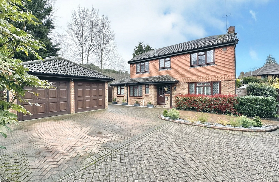 4 bedroom house for sale - Badgers Copse, Camberley, Surrey, GU15 - Property View 1