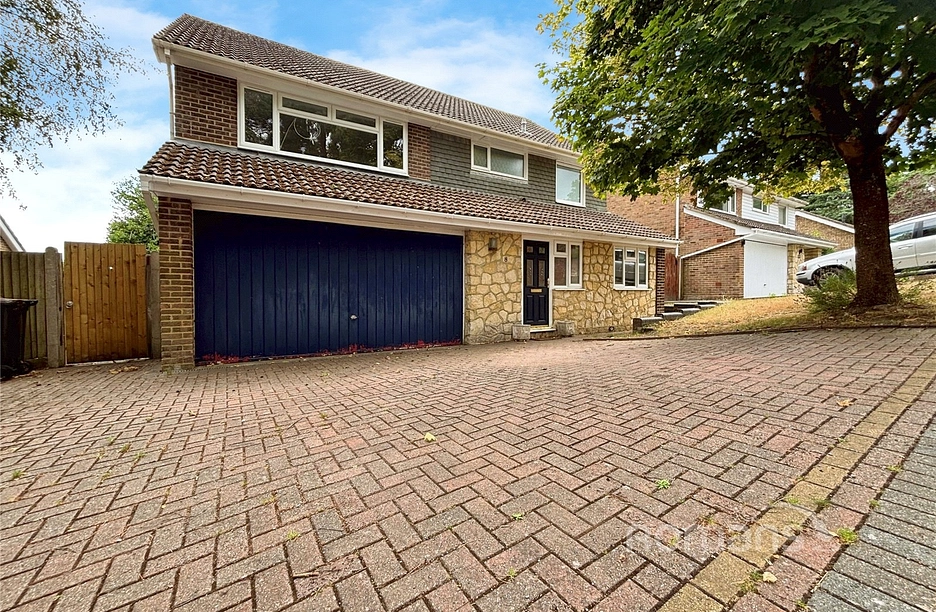 5 bedroom house for sale - Redcrest Gardens, Camberley, Surrey, GU15 - Property View 1
