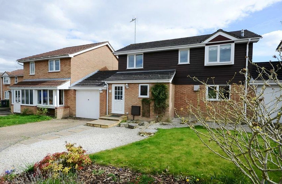 3 bedroom house to rent - Caernarvon, Frimley, Camberley, GU16 - Property View 1