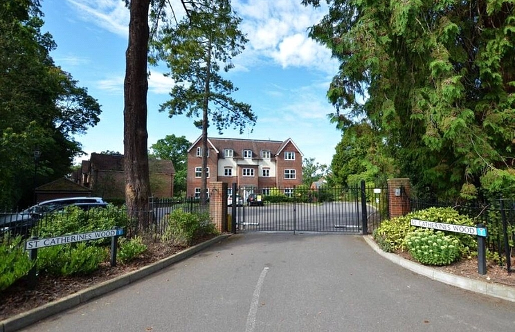 2 bedroom apartment to rent - St. Catherines Wood, Park Road, Camberley, GU15