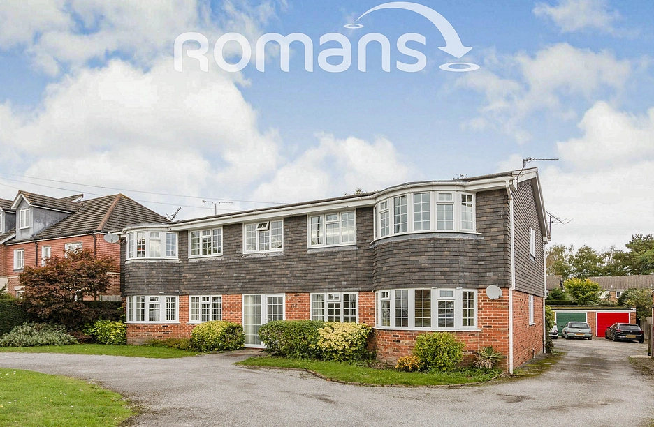 3 bedroom apartment to rent - Guildford Road, Lightwater, Surrey, GU18 - Property View 1