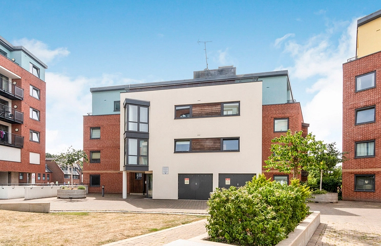 2 bedroom apartment to rent - Southwell Park Road, Camberley, Surrey, GU15