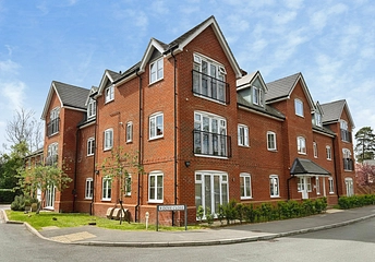 2 bedroom apartment for sale - Dove Close, Crowthorne, Berkshire, RG45 - Property View 1