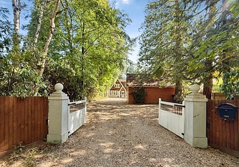 4 bedroom house for sale - Lower Wokingham Road, Crowthorne, Berkshire, RG45 - Property View 1