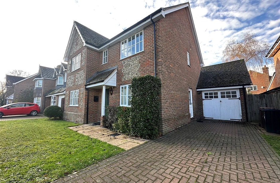 4 bedroom detached to rent - Curlys Way, Swallowfield, Reading, RG7 - Property View 1