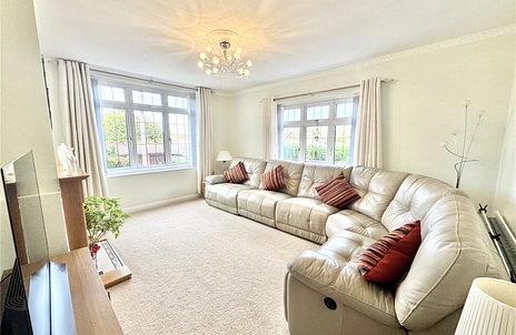 4 bedroom house for sale - Waverley Road, Farnborough, Hampshire, GU14 - Property View 2