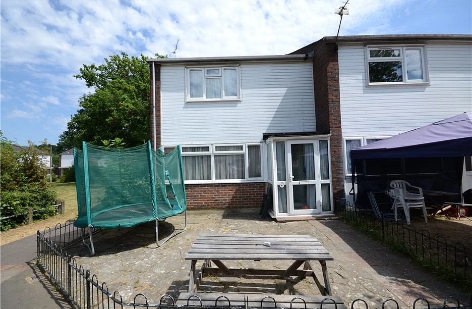 2 bedroom house for sale - Carmarthen Close, Farnborough, Hampshire, GU14 - Property View 1