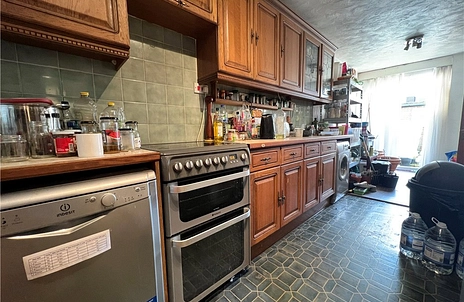 4 bedroom house for sale - Chaucer Road, Farnborough, Hampshire, GU14 - Property View 2