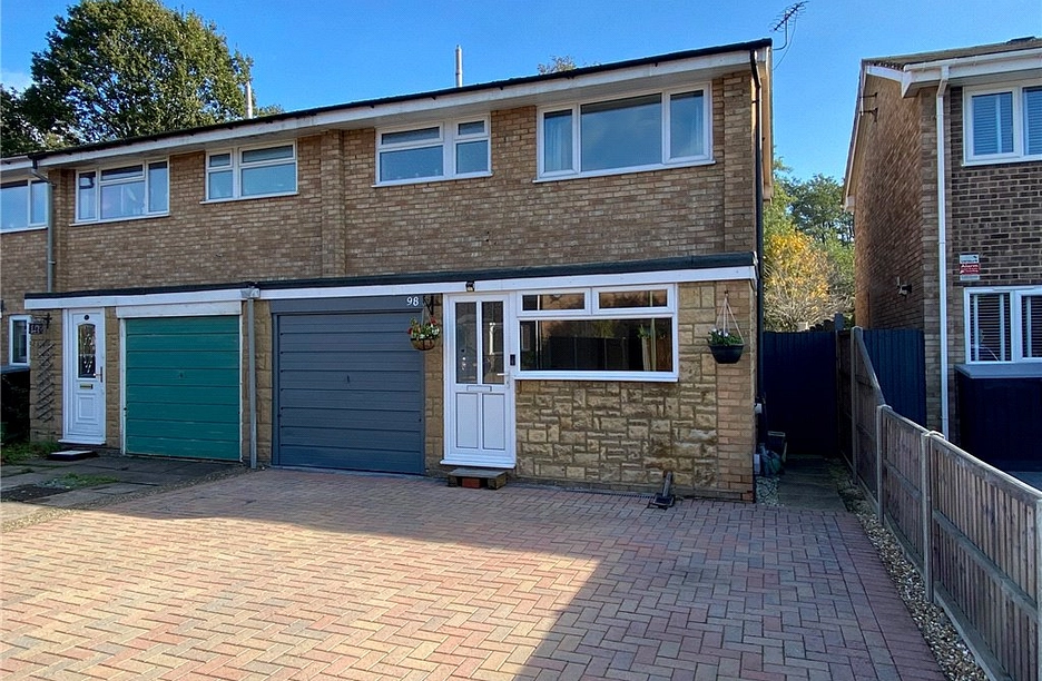 3 bedroom house for sale - Woburn Avenue, Farnborough, GU14 - Property View 1