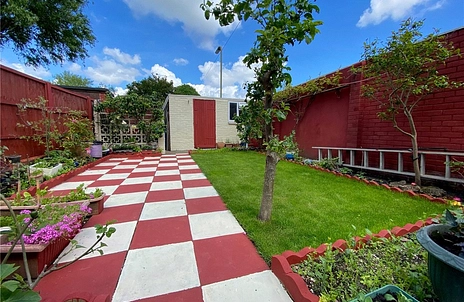 4 bedroom house for sale - Caswell Close, Farnborough, Hampshire, GU14 - Property View 2