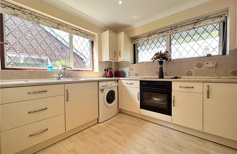 3 bedroom bungalow for sale - Hazel Road, Mytchett, Camberley, Surrey, GU16 - Property View 3