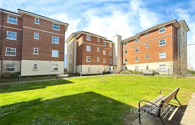 2 bedroom apartment for sale - Sopwith Drive, Farnborough, Hampshire, GU14
