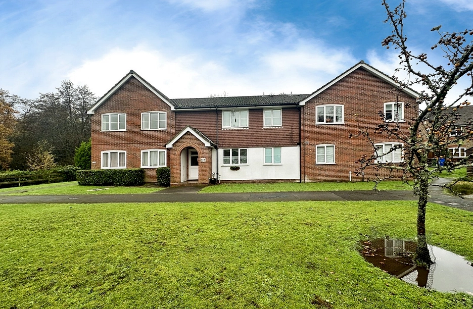 1 bedroom maisonette for sale - Broadhurst, Farnborough, Hampshire, GU14 - Property View 1