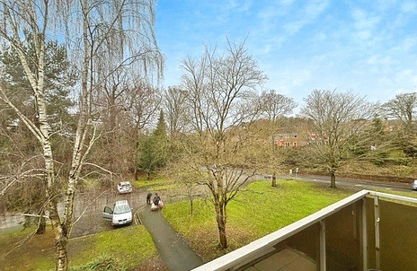 2 bedroom apartment for sale - Rapallo Close, Farnborough, Hampshire, GU14 - Property View 3