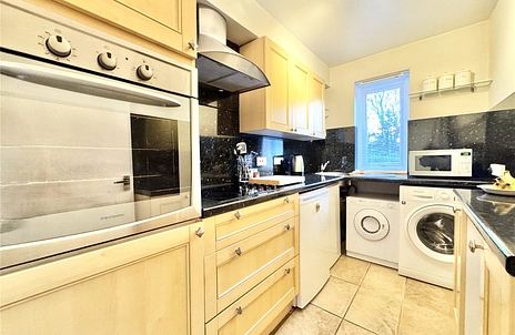 1 bedroom maisonette for sale - Vesey Close, Farnborough, Hampshire, GU14 - Property View 3