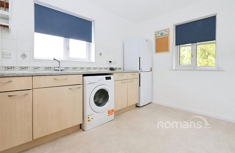 2 bedroom apartment to rent - Corfe Way, Farnborough, GU14 - Property View 3