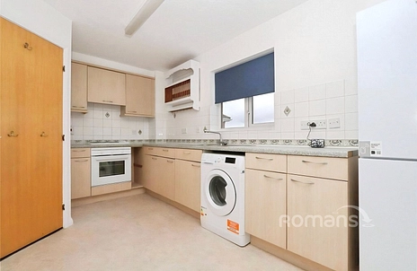 2 bedroom apartment to rent - Corfe Way, Farnborough, GU14 - Property View 2