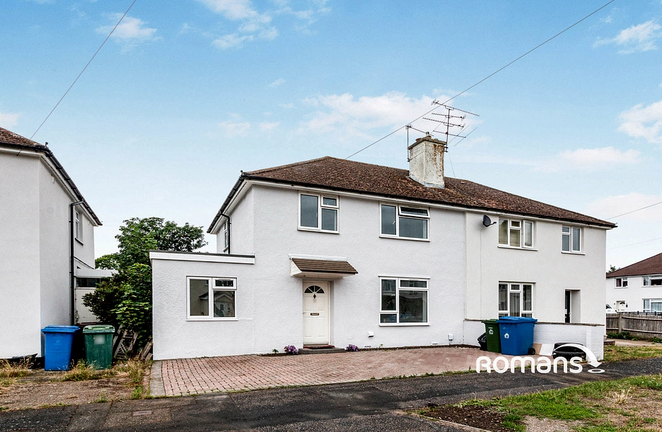 4 bedroom house to rent - Oaken Copse Crescent, Farnborough, GU14 - Property View 1