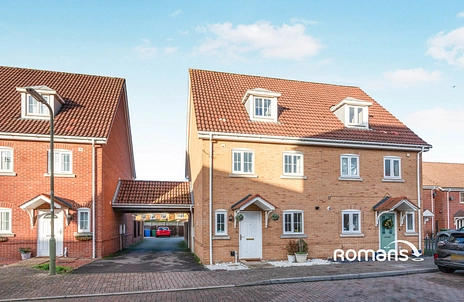 3 bedroom house to rent - Knightwood Close, Farnborough, GU14 - Property View 2