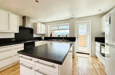 4 bedroom house to rent - Whitebeam Gardens, Farnborough, GU14 - Property View 2