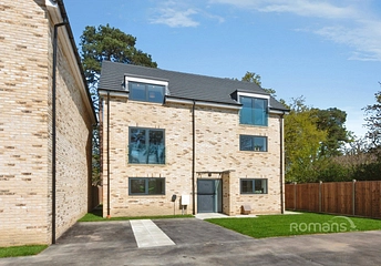 4 bedroom townhouse to rent - Sorrel Close, Farnborough, Hampshire, GU14 - Property View 1