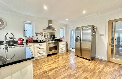 5 bedroom house for sale - Tamworth Drive, Fleet, Hampshire, GU51 - Property View 3