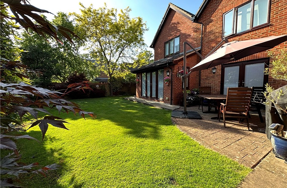 5 bedroom house for sale - Tamworth Drive, Fleet, Hampshire, GU51 - Property View 1