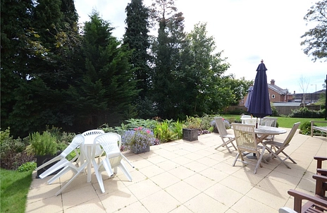 1 bedroom apartment for sale - Russell Lodge, Branksomewood Road, Fleet, GU51 - Property View 2