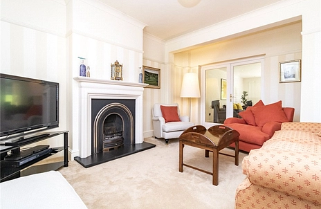 4 bedroom house for sale - Connaught Road, Fleet, Hampshire, GU51 - Property View 3